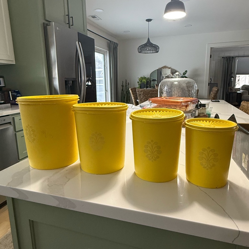 Vintage Tupperware, Yellow Starburst